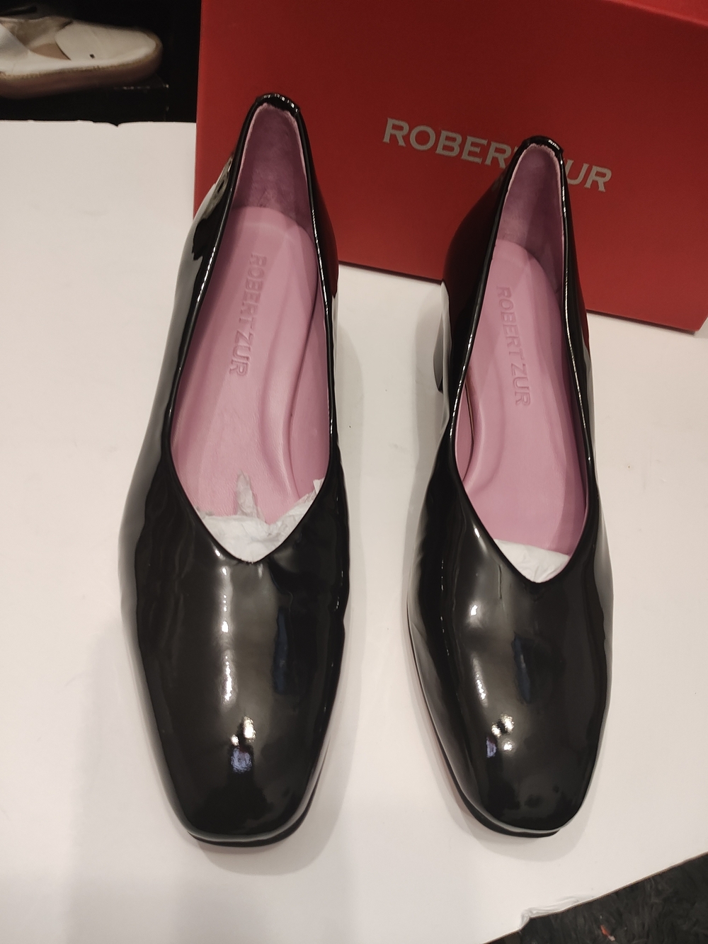 Robert Zur Black Patent Flats with Pink Linings 10.5 2A